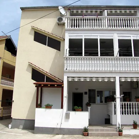 Klanac Apartment *